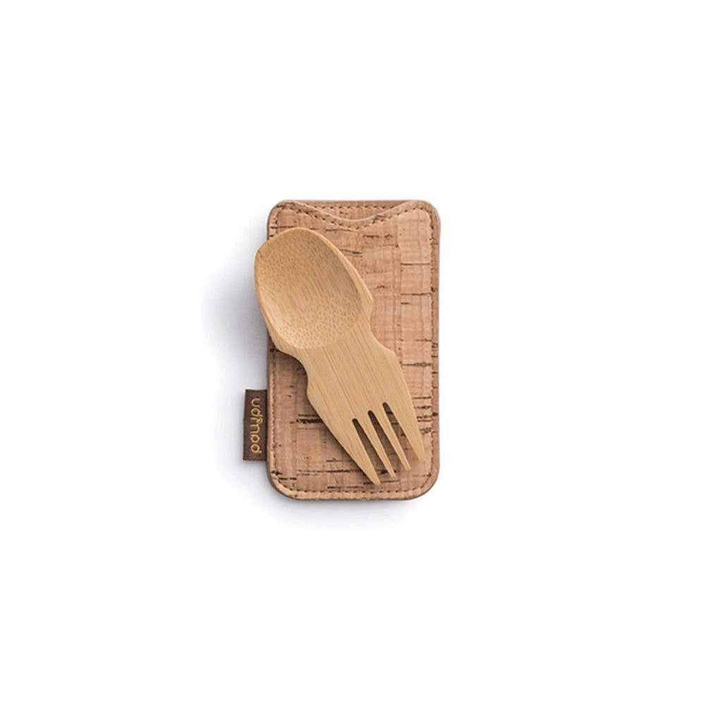 Een foto van de spork en cork van Bambu in een kurken hoesje