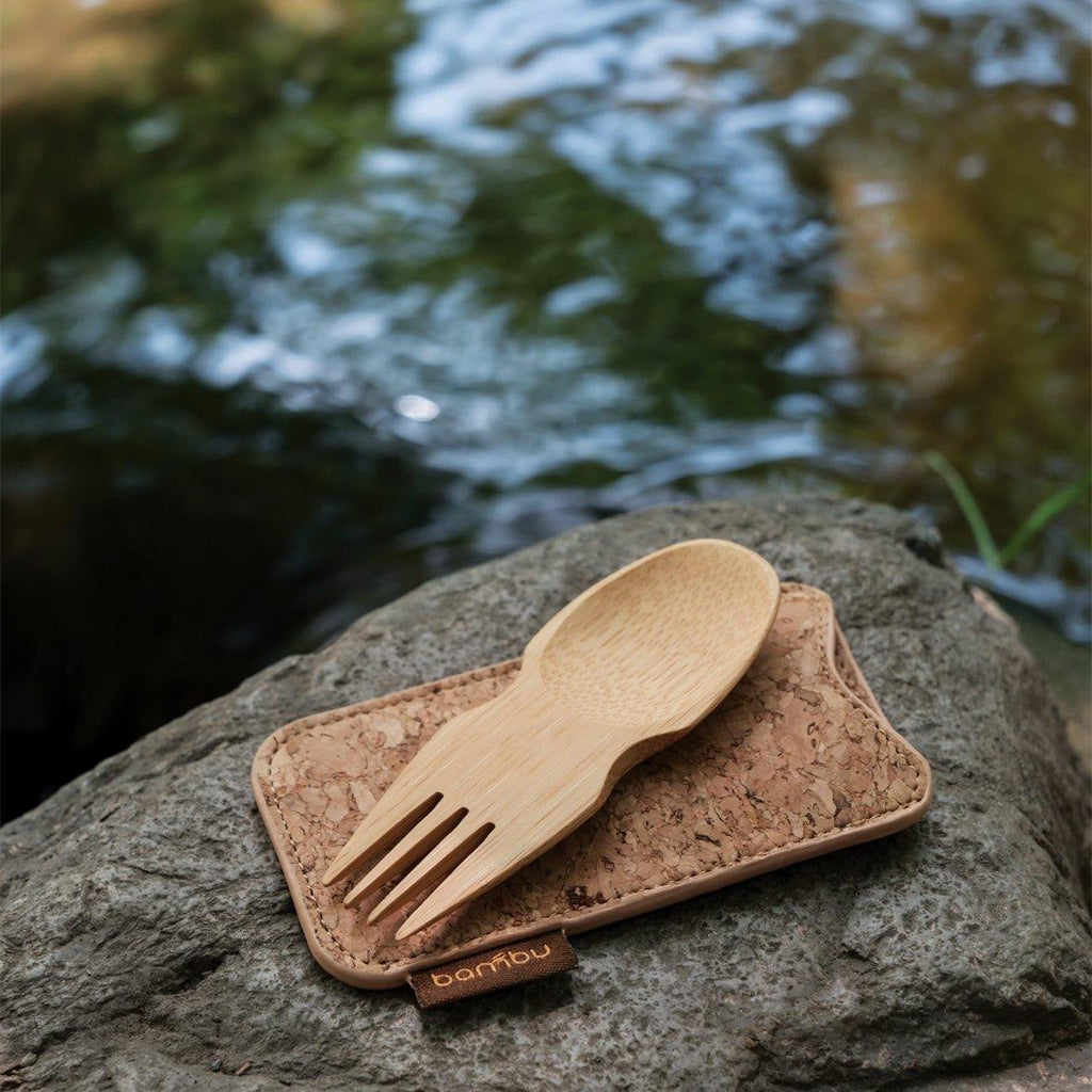 Bamboe spork in een kurken hoesje