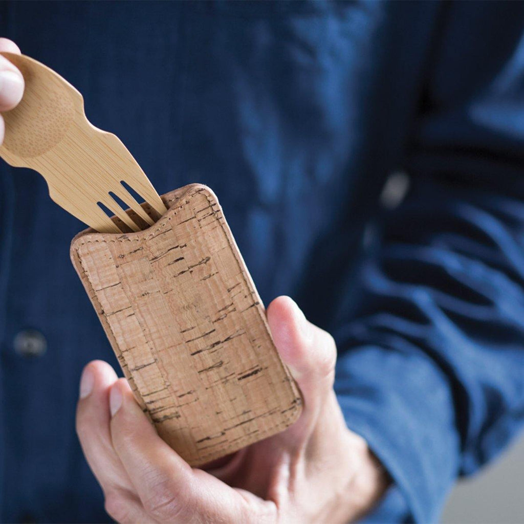 Bamboe spork in een kurken hoesje