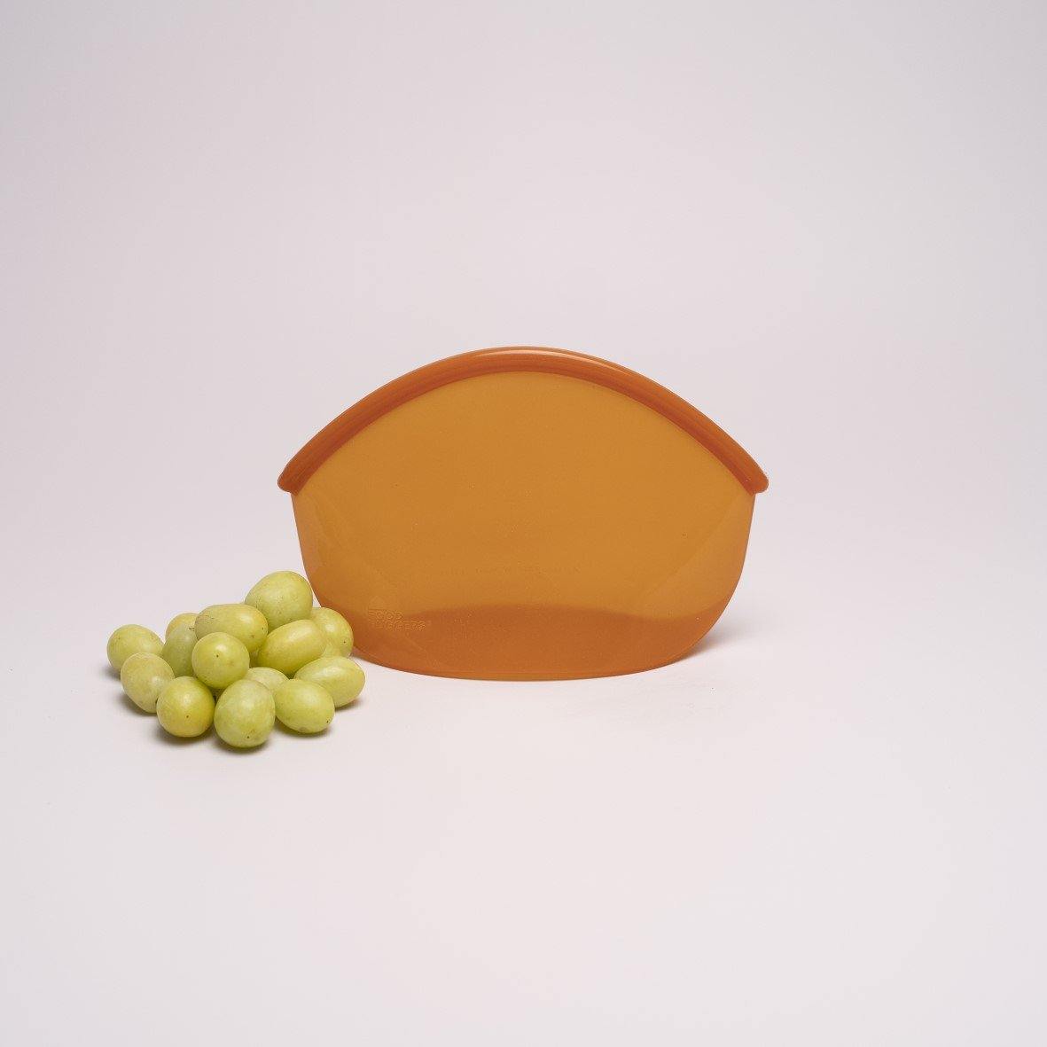Een foto van een grote amber (900 ml) Hugger Bag van Food Huggers