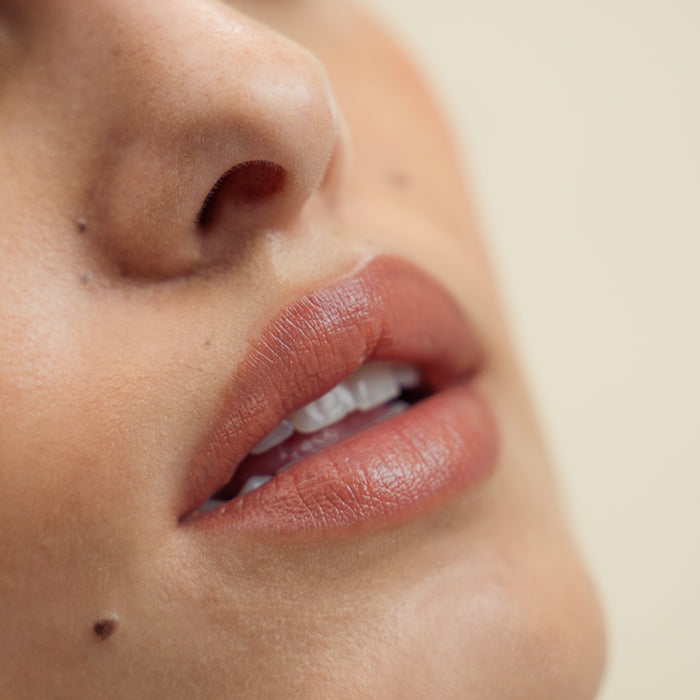 LO Amsterdam getinte lippenbalsem Bobbie - close up