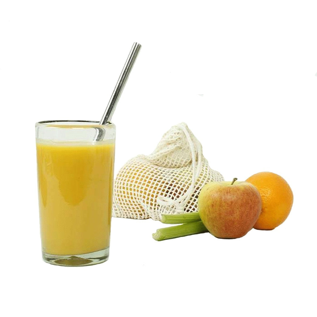 A Slice of Green - Herbruikbaar RVS smoothie rietje in smoothie met fruit of display