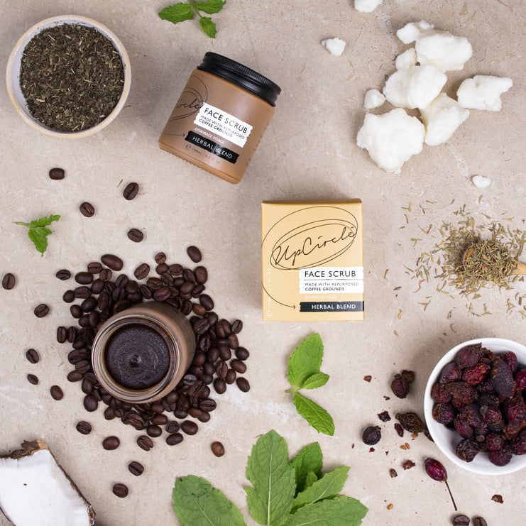 UpCircle Koffie Gezichtsscrub in glazen potje - Herbal Blend
