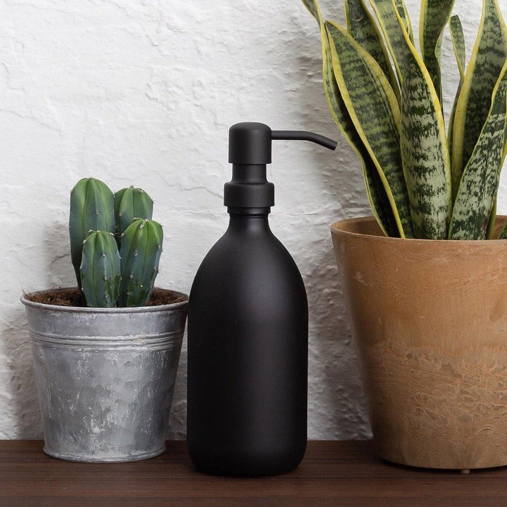 Kuishi Black Matt Glas Soap Dispenser Lifestyle