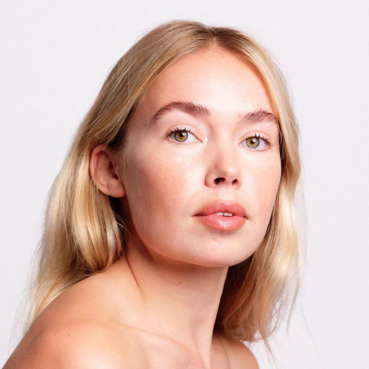 Lo LoLo Lip Care Model Shot