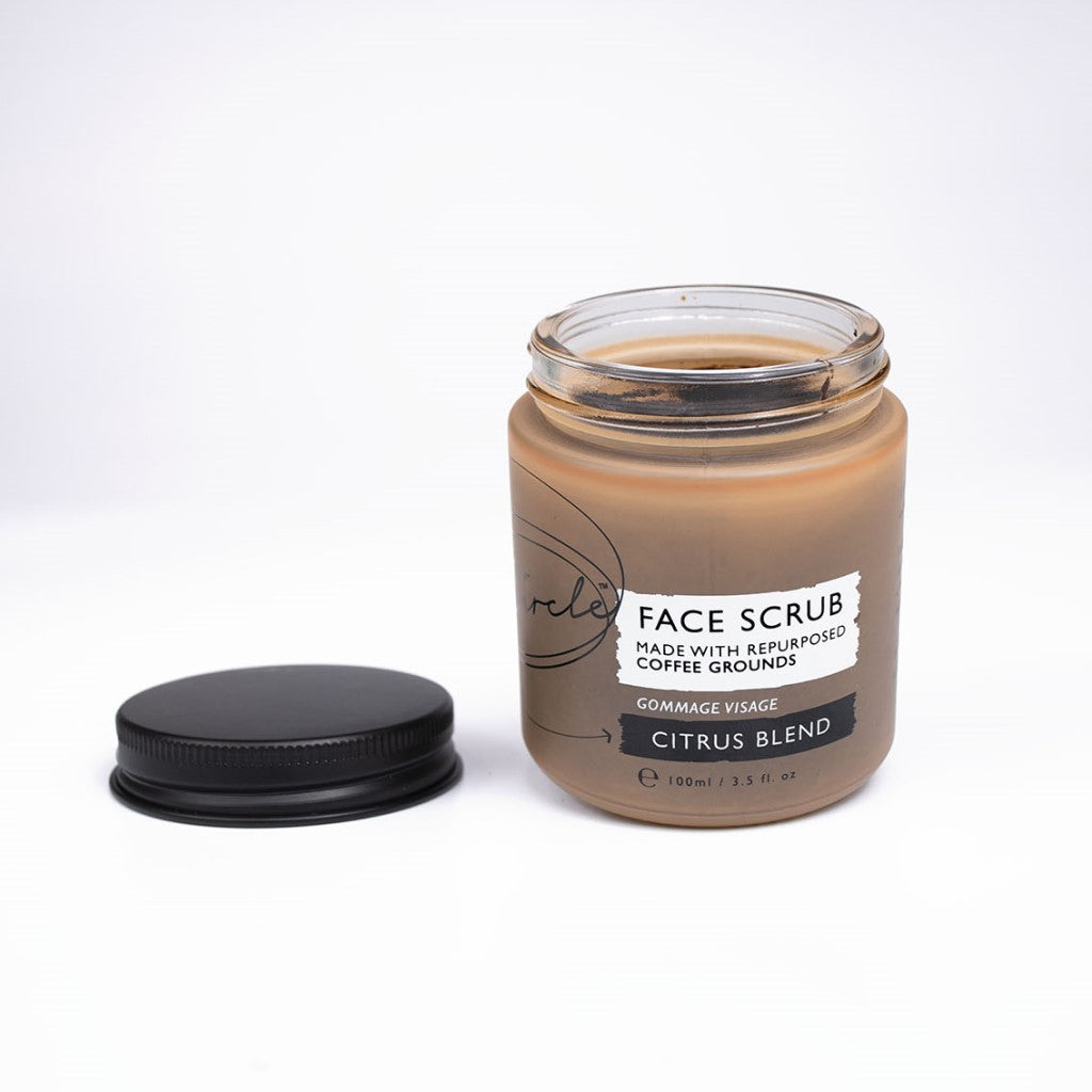 UpCircle Koffie Gezichtsscrub in glazen potje geopend - Citrus Blend