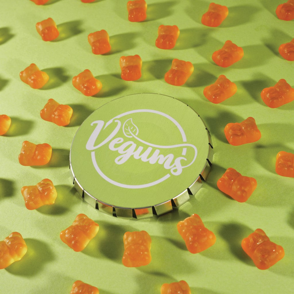 Een foto van Vegums A-Z Multivitamines met gummies en bewaarblikje