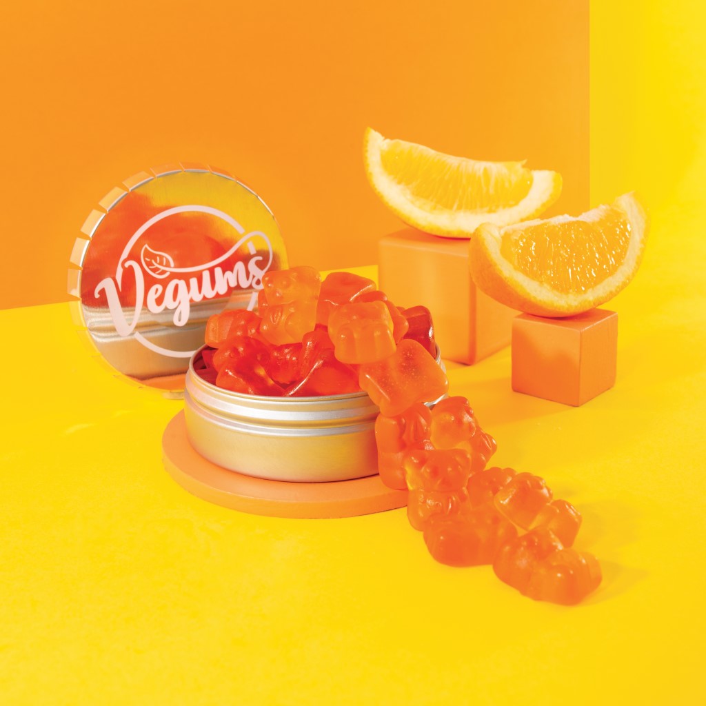 Vegums Omega 3 Lifestyle Foto met sinaasappel - Zo Zero